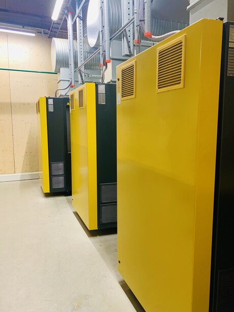 Kolm Kaeseri kompressorit kannavad hoolt vajatava suruõhu eest.