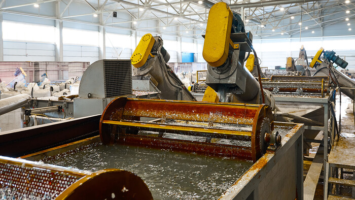 Kompressori heitõhk soojendab vett sooja vee rakendamiseks osade puhastusel.