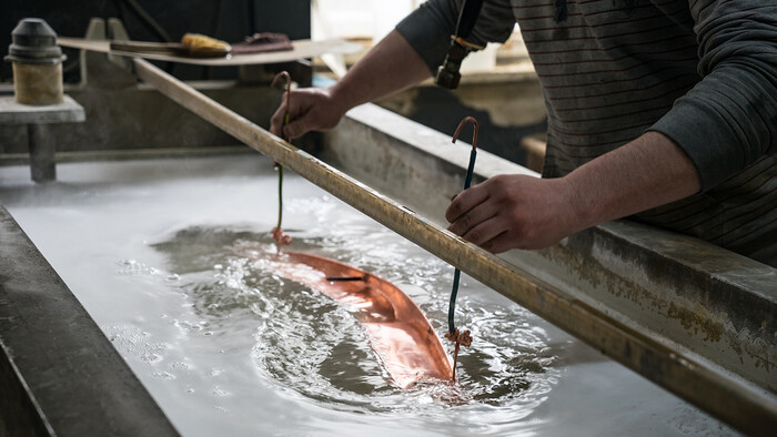 Galvaniseerimine sooja vee abil, mis valmistati suruõhukompressori poolt.