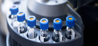 Õlivaba ja puhas suruõhk farmaatsia ning meditsiinitehnika jaoks – tõhusad suruõhukompressorid ettevõttelt KAESER KOMPRESSOREN tundlike tootmisprotsesside ja puhaste ruumide jaoks.